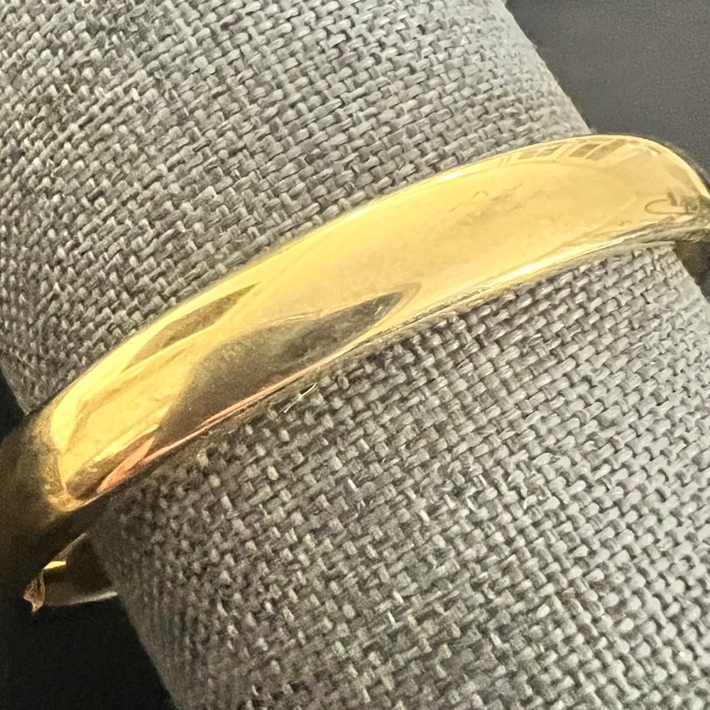 Trifari Vintage Gold Tone Hinged Bangle Bracelet Size 6.75 Classic 40/50s